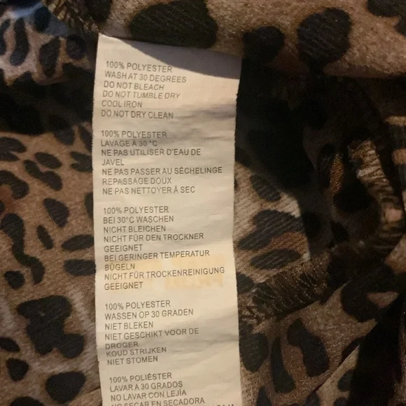 Leopard Size 6 Nasty Gal Maxi Skirt with 2 front slits and side zipper - Picture 5 of 6